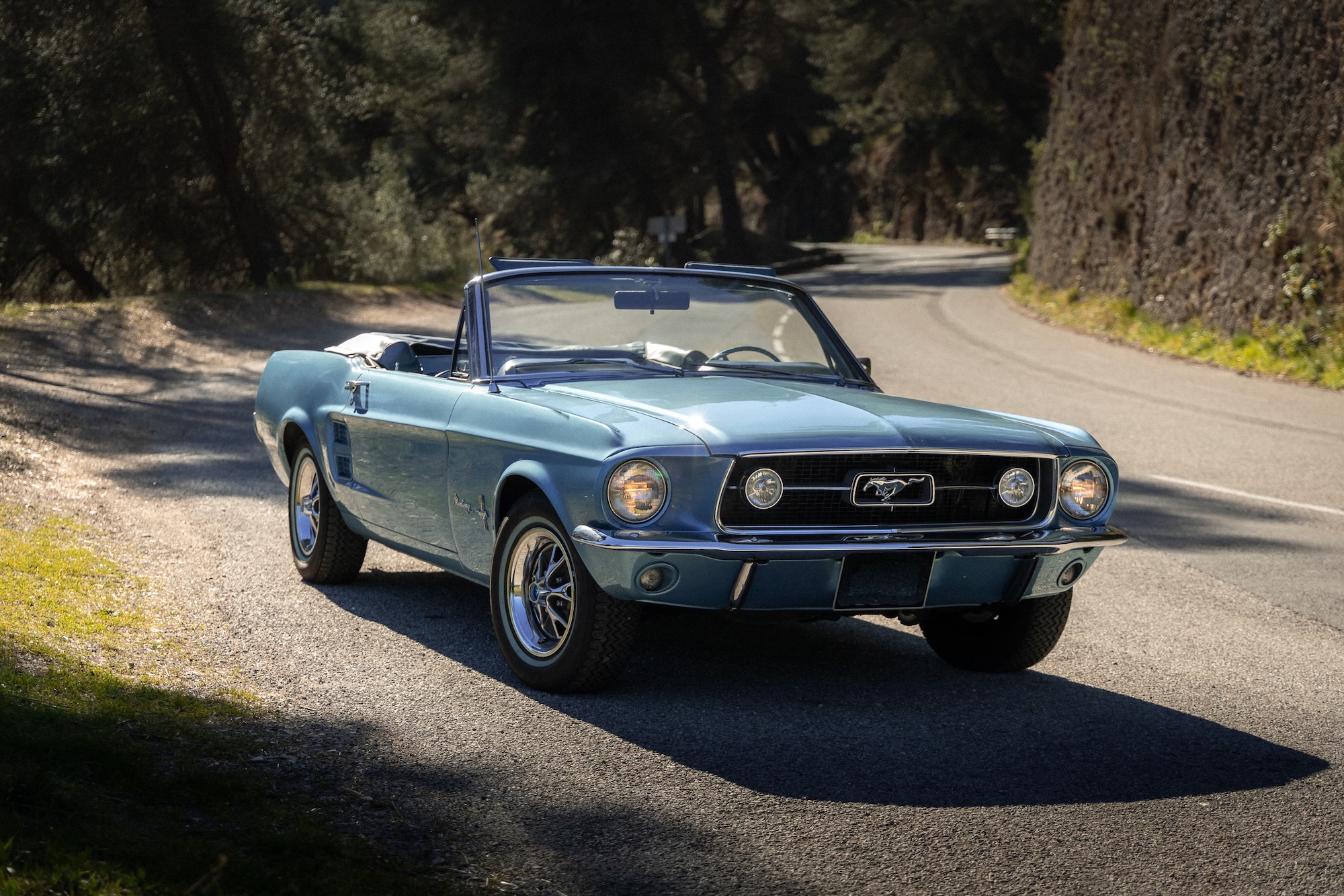 Ford Mustang 1966 pour shooting photo sur la Côte d’Azur — Ride Classics